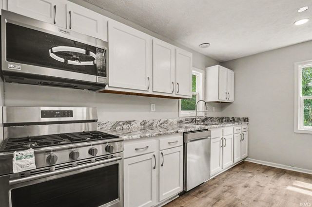 52776 Shellbark Avenue, South Bend, IN 46628