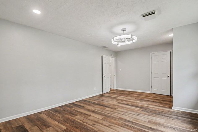 52776 Shellbark Avenue, South Bend, IN 46628