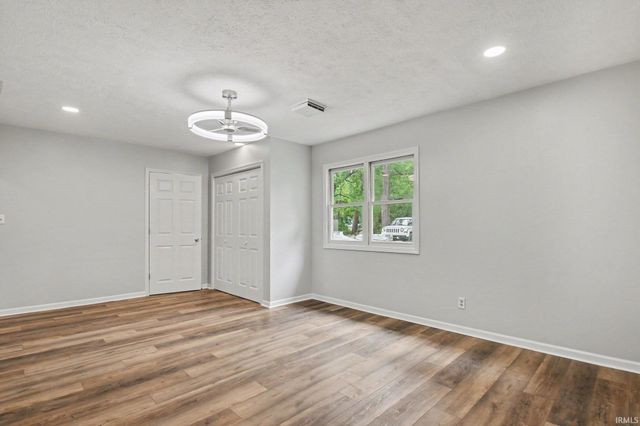 52776 Shellbark Avenue, South Bend, IN 46628