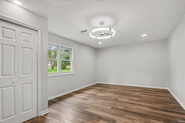 52776 Shellbark Avenue, South Bend, IN 46628