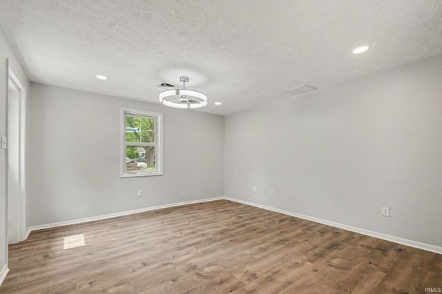 52776 Shellbark Avenue, South Bend, IN 46628