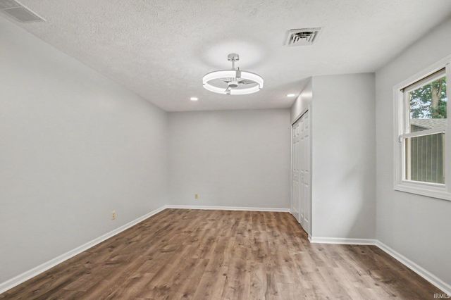 52776 Shellbark Avenue, South Bend, IN 46628