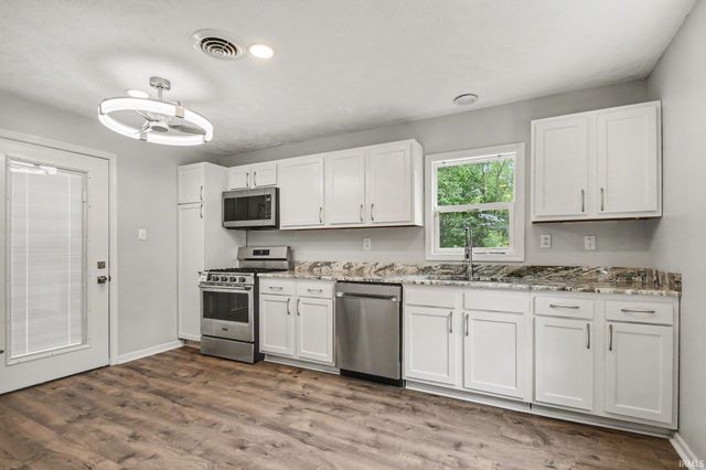 52776 Shellbark Avenue, South Bend, IN 46628