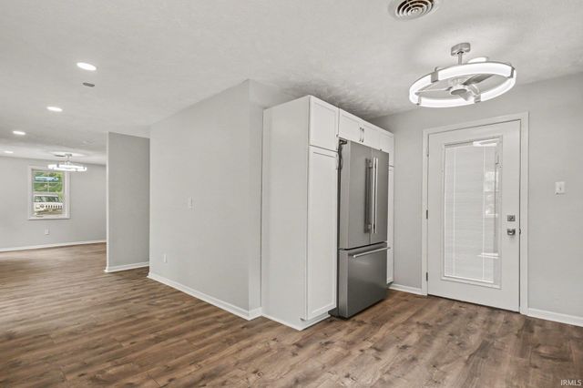 52776 Shellbark Avenue, South Bend, IN 46628