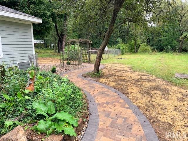 52776 Shellbark Avenue, South Bend, IN 46628
