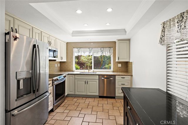 16 Wadsworth, Irvine, CA 92620