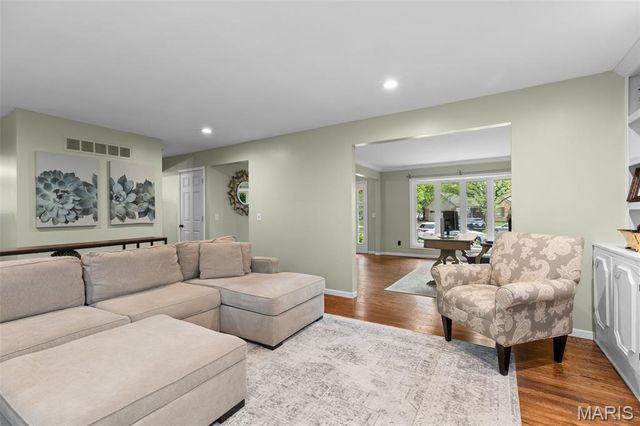 15668 Coventry Farm Drive, Chesterfield, MO 63017