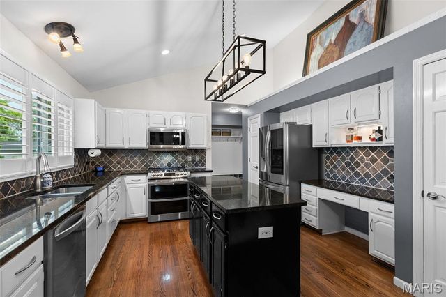 15668 Coventry Farm Drive, Chesterfield, MO 63017