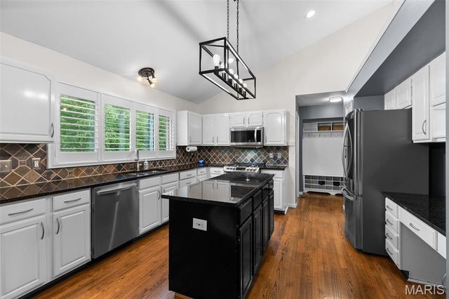 15668 Coventry Farm Drive, Chesterfield, MO 63017