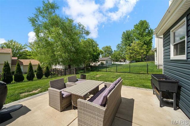 15668 Coventry Farm Drive, Chesterfield, MO 63017