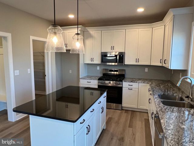 227 RANDOLPH DR, Elizabethtown, PA 17022