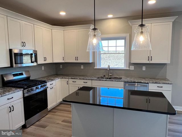 227 RANDOLPH DR, Elizabethtown, PA 17022