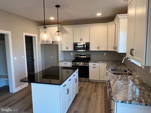 227 RANDOLPH DR, Elizabethtown, PA 17022