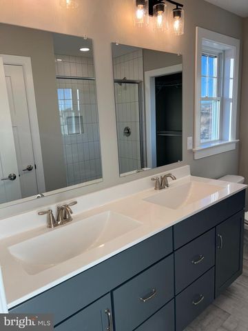 227 RANDOLPH DR, Elizabethtown, PA 17022