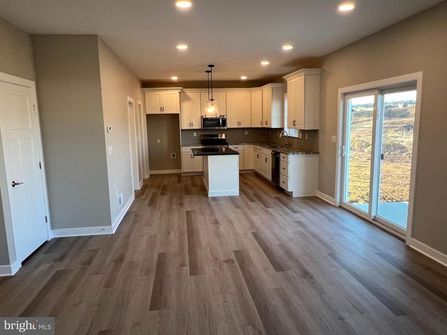 227 RANDOLPH DR, Elizabethtown, PA 17022