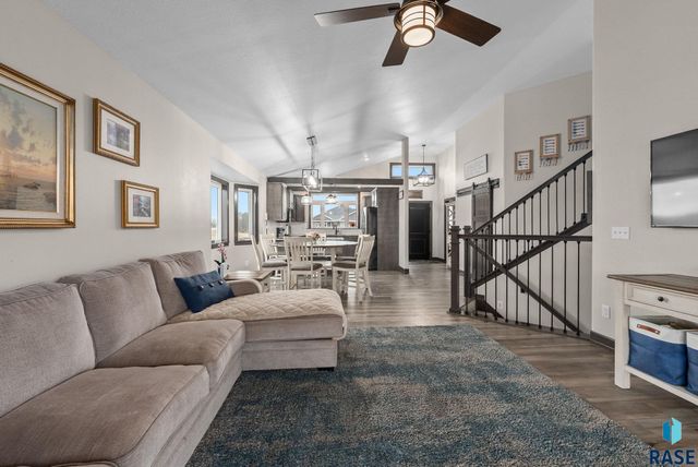 1109 N Willow Creek Ave Avenue, Sioux Falls, SD 57110