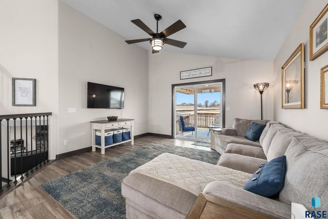 1109 N Willow Creek Ave Avenue, Sioux Falls, SD 57110