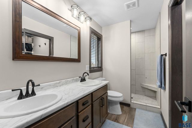 1109 N Willow Creek Ave Avenue, Sioux Falls, SD 57110