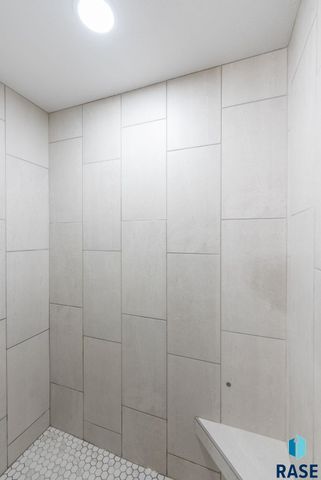 1109 N Willow Creek Ave Avenue, Sioux Falls, SD 57110