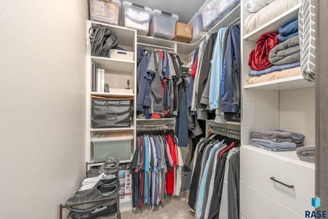 1109 N Willow Creek Ave Avenue, Sioux Falls, SD 57110