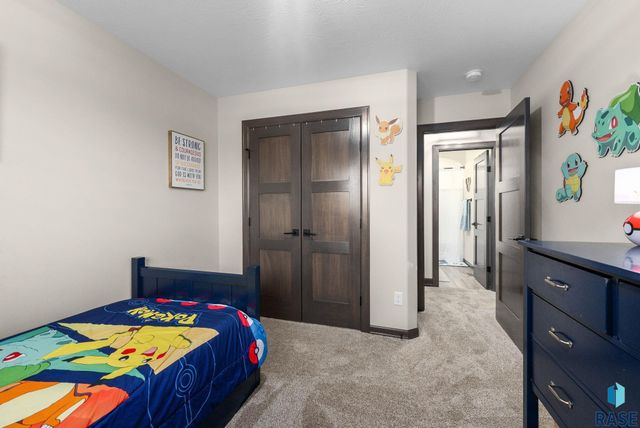 1109 N Willow Creek Ave Avenue, Sioux Falls, SD 57110