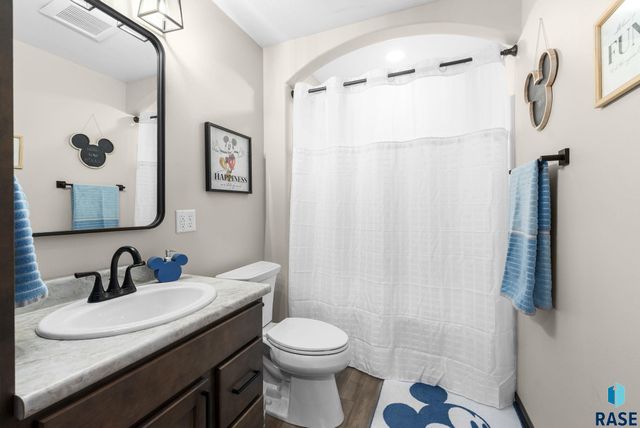 1109 N Willow Creek Ave Avenue, Sioux Falls, SD 57110