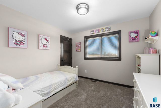 1109 N Willow Creek Ave Avenue, Sioux Falls, SD 57110