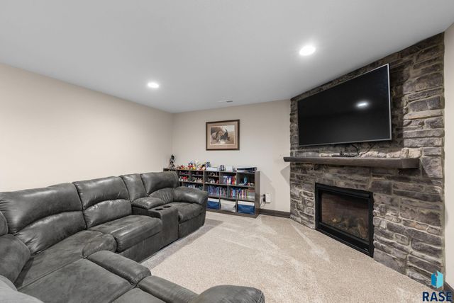 1109 N Willow Creek Ave Avenue, Sioux Falls, SD 57110