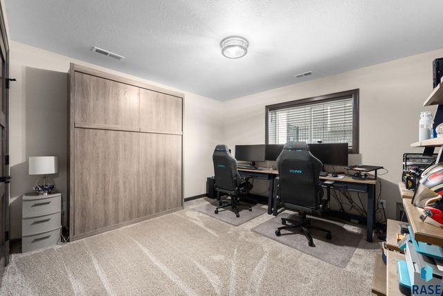 1109 N Willow Creek Ave Avenue, Sioux Falls, SD 57110