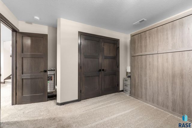 1109 N Willow Creek Ave Avenue, Sioux Falls, SD 57110