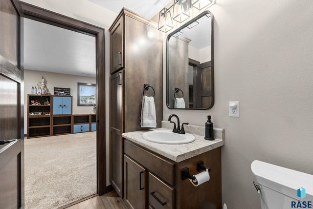 1109 N Willow Creek Ave Avenue, Sioux Falls, SD 57110