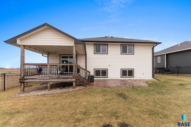 1109 N Willow Creek Ave Avenue, Sioux Falls, SD 57110