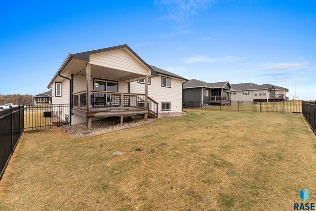 1109 N Willow Creek Ave Avenue, Sioux Falls, SD 57110