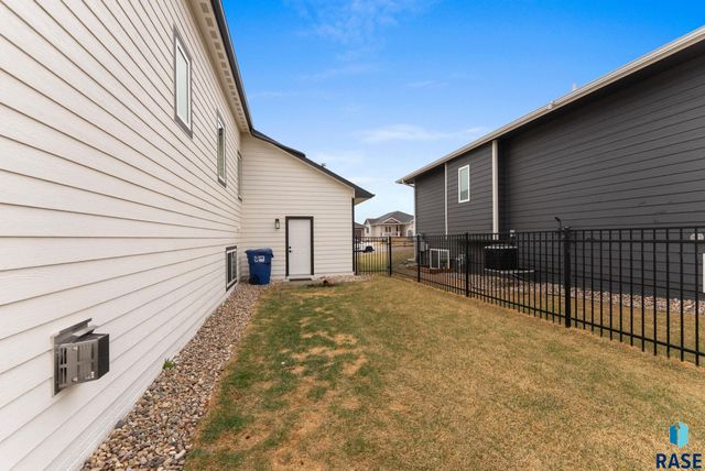 1109 N Willow Creek Ave Avenue, Sioux Falls, SD 57110