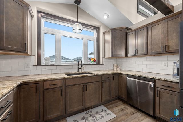 1109 N Willow Creek Ave Avenue, Sioux Falls, SD 57110