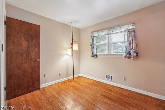 161 Chamberlain Rd, Jefferson Twp., NJ 07438
