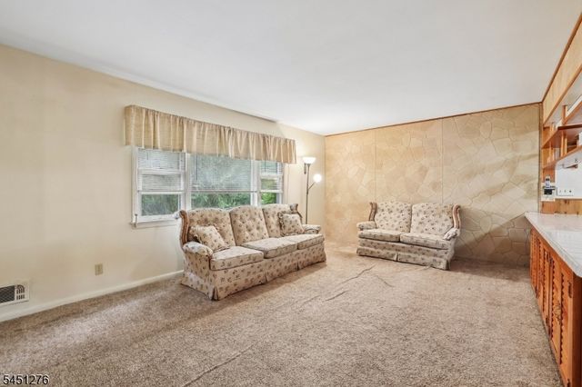 161 Chamberlain Rd, Jefferson Twp., NJ 07438