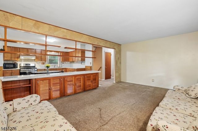 161 Chamberlain Rd, Jefferson Twp., NJ 07438