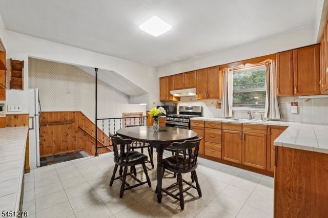 161 Chamberlain Rd, Jefferson Twp., NJ 07438