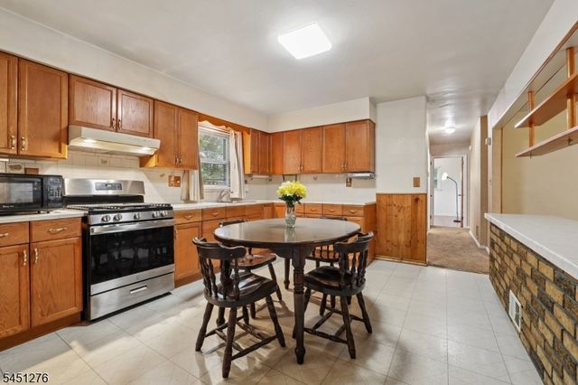 161 Chamberlain Rd, Jefferson Twp., NJ 07438