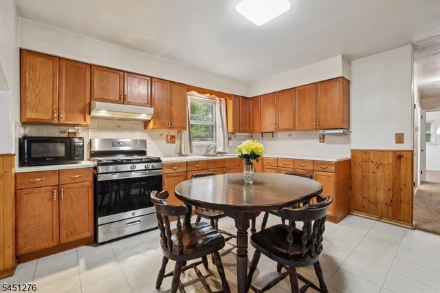 161 Chamberlain Rd, Jefferson Twp., NJ 07438
