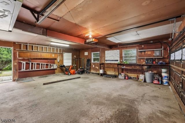 161 Chamberlain Rd, Jefferson Twp., NJ 07438