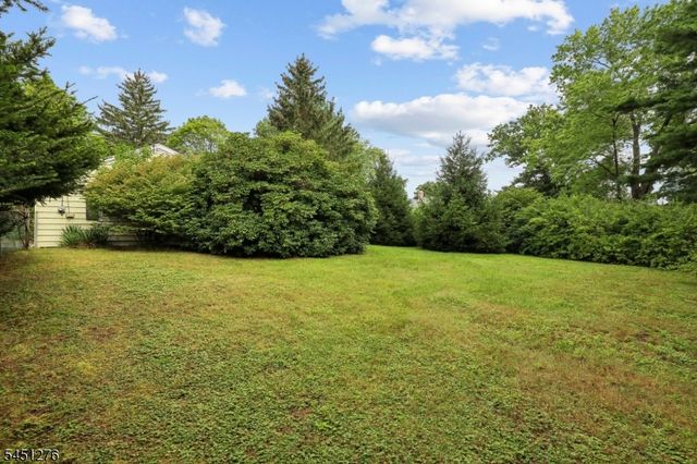 161 Chamberlain Rd, Jefferson Twp., NJ 07438
