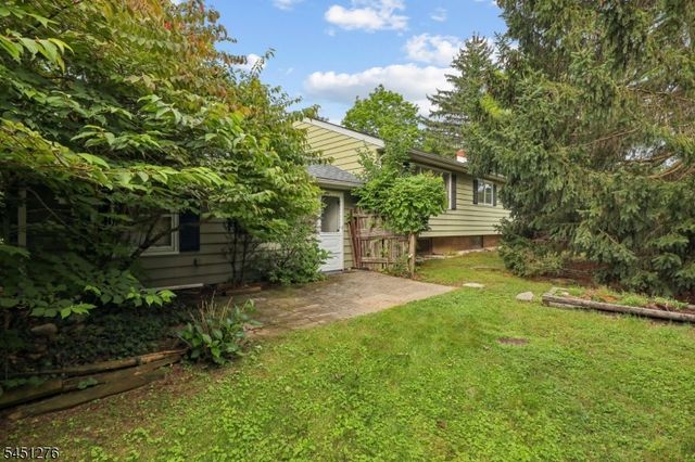 161 Chamberlain Rd, Jefferson Twp., NJ 07438