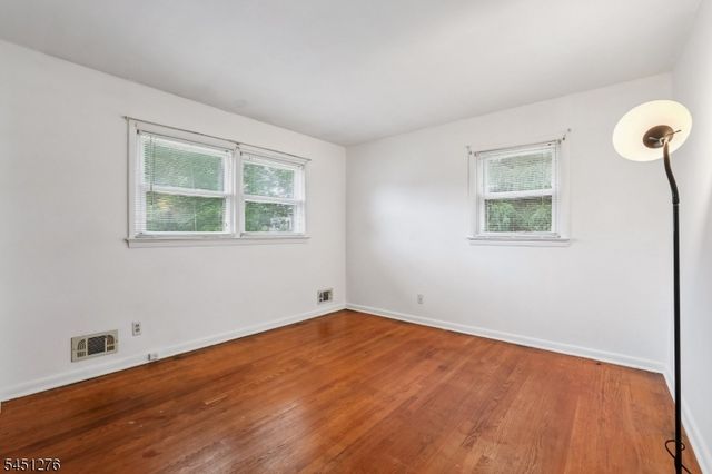 161 Chamberlain Rd, Jefferson Twp., NJ 07438