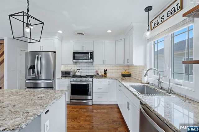 7 Grant Street, Elmwood Park, NJ 07407