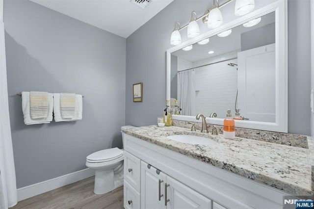 7 Grant Street, Elmwood Park, NJ 07407
