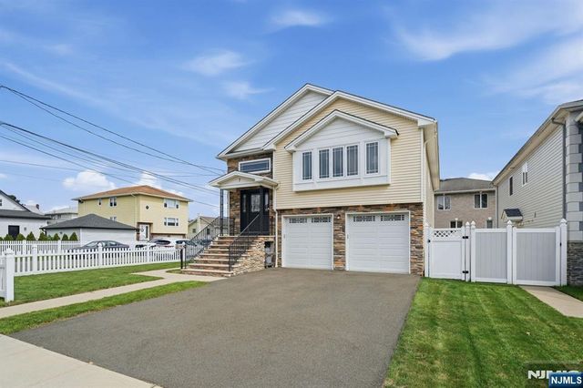 7 Grant Street, Elmwood Park, NJ 07407