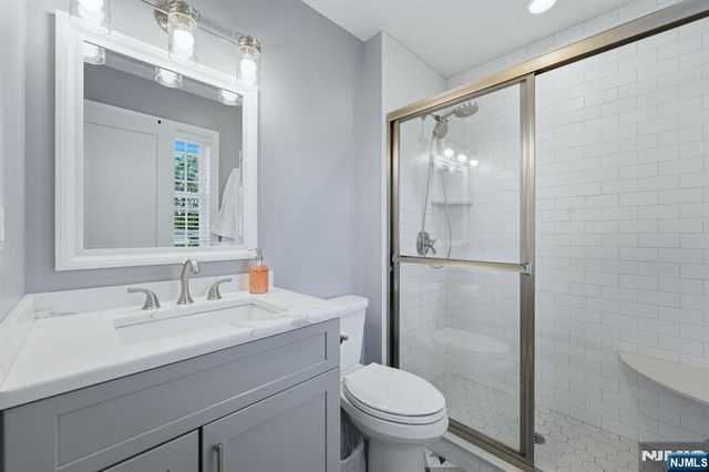 7 Grant Street, Elmwood Park, NJ 07407