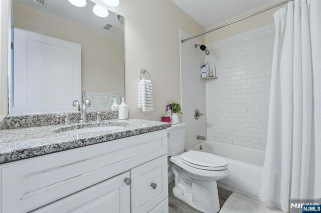 7 Grant Street, Elmwood Park, NJ 07407